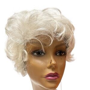 NWT Ensoleille Collection Wig SKE5 EVA
Color 56 Gray Elegant White Curly Wig